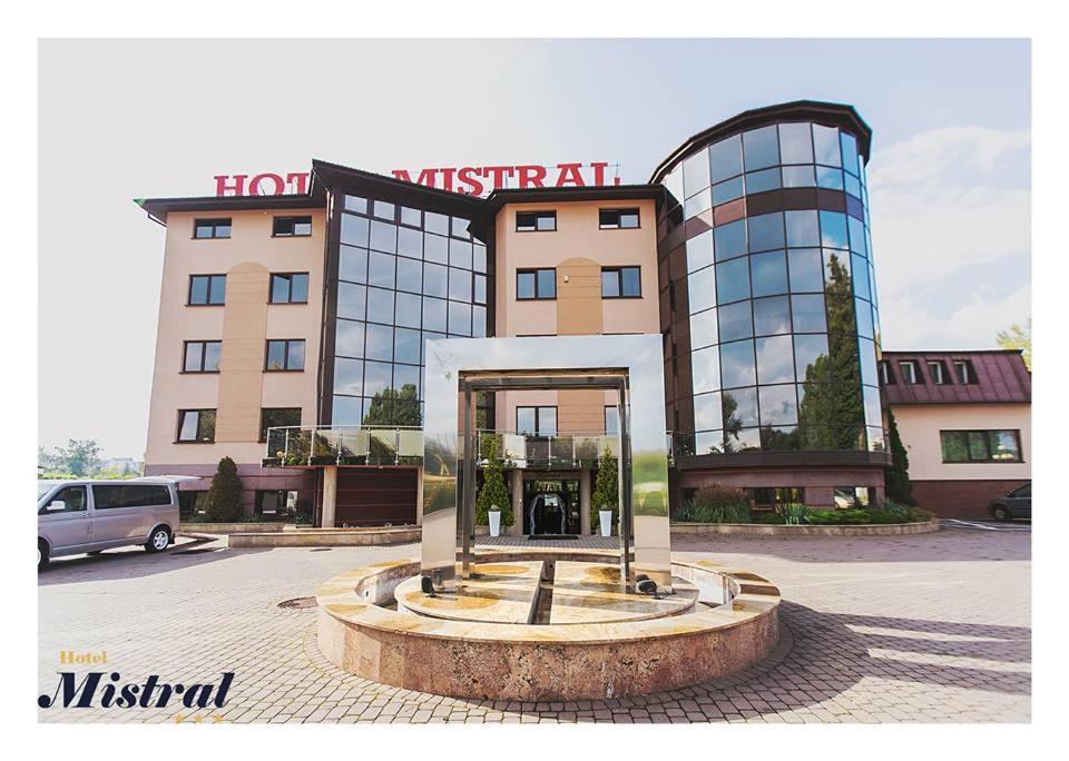 Hotel Mistral Marki  Exteriér fotografie