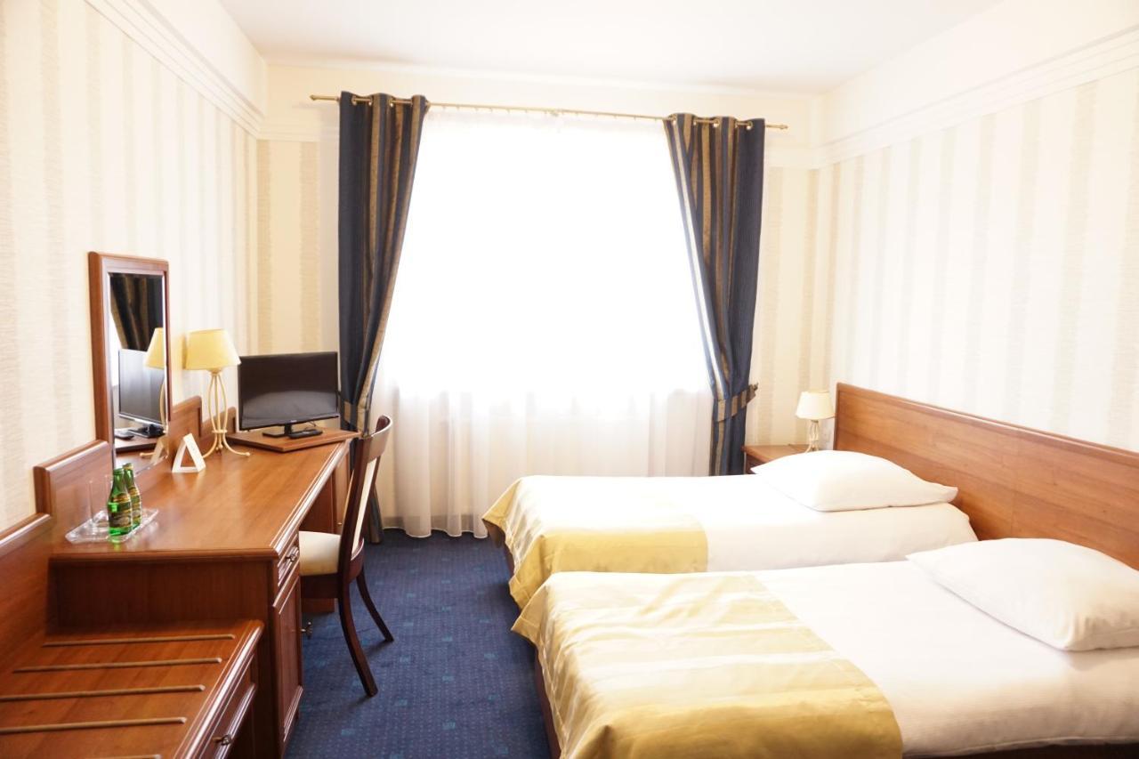 Hotel Mistral Marki  Exteriér fotografie