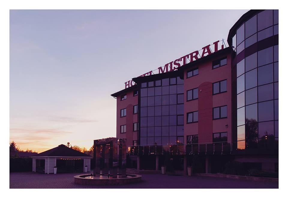 Hotel Mistral Marki  Exteriér fotografie