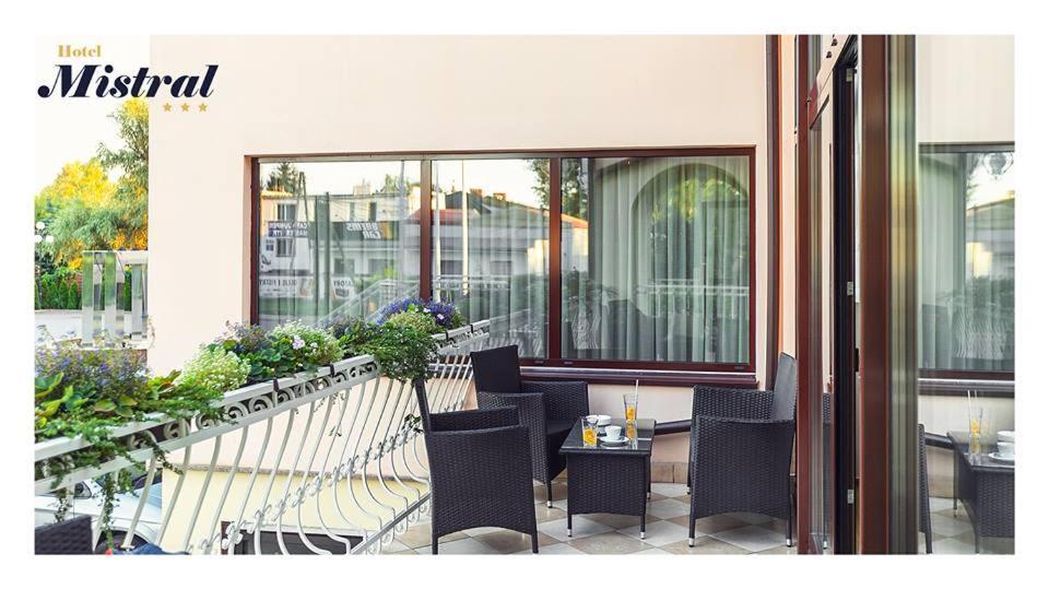 Hotel Mistral Marki  Exteriér fotografie