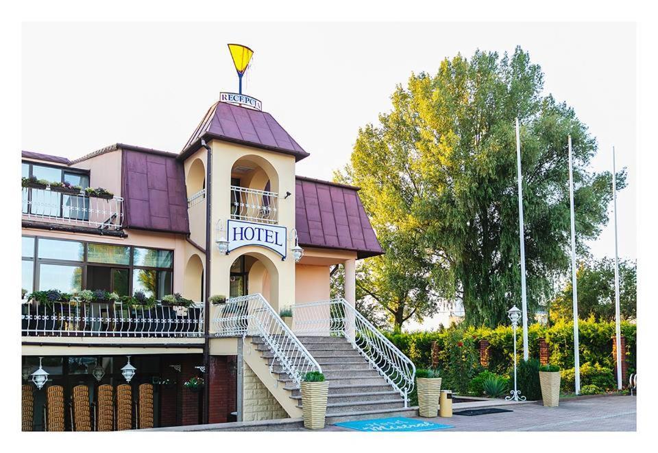 Hotel Mistral Marki  Exteriér fotografie