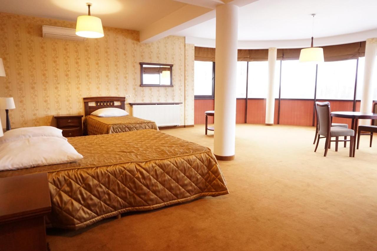 Hotel Mistral Marki  Exteriér fotografie